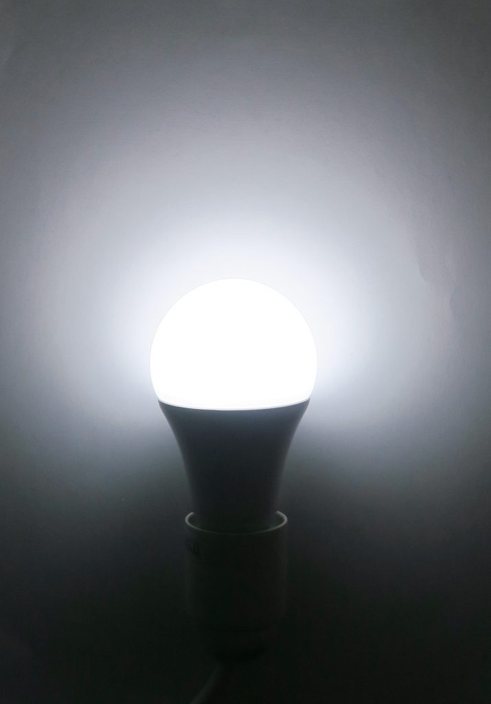 WiFi intelligente lampadina LED dimmerabile & multicolore Luce, funziona con ALEXA, Echo, Google Home e Ifttt (no Hub required), A19 60 W equivalente lampadina RGB (7.5 W), 2 confezione
