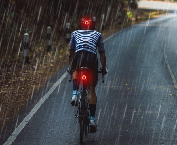 Luce LED Casco Con Indicatore Direzione Luce Per Casco Moto/Bici Con Indicatori Direzione - LED, Ricaricabile, Impermeabile IPX4, Per Sicurezza Notturna Luce Casco Moto LED