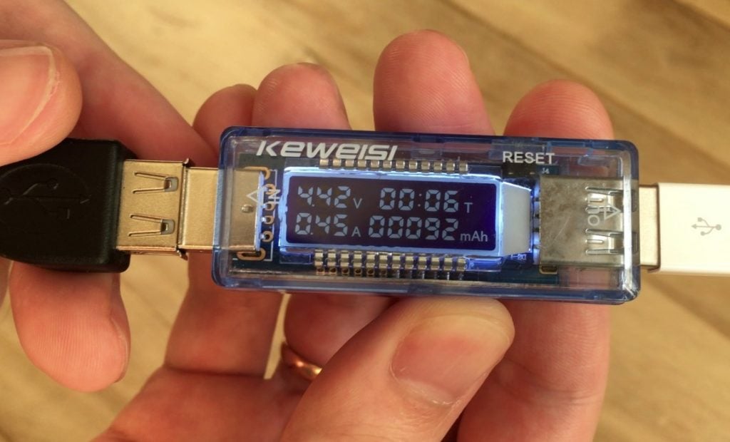 USB tester multimetro: misuratore di corrente per caricabatterie