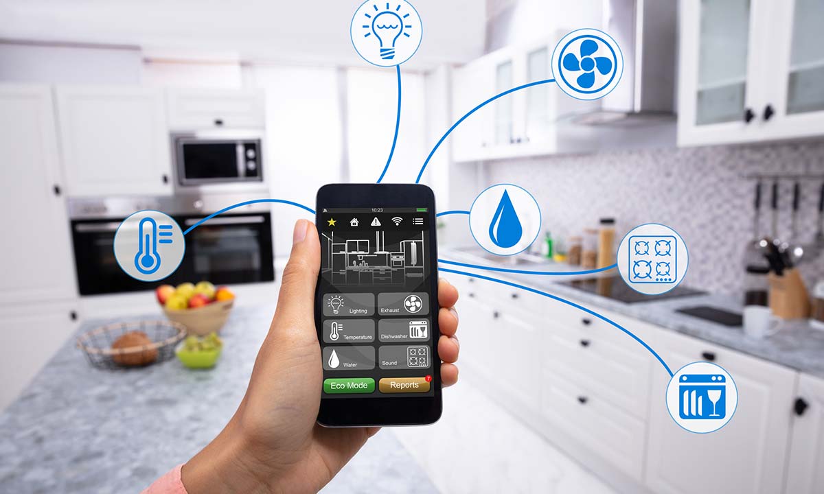 Grazie alla domotica la tua casa può diventare intelligente: comfort, sicurezza e risparmio energetico diventano smart e possono essere controllati da smartphone, Alexa e Google Home. Scopri come funziona la domotica e come rendere smart la tua casa
