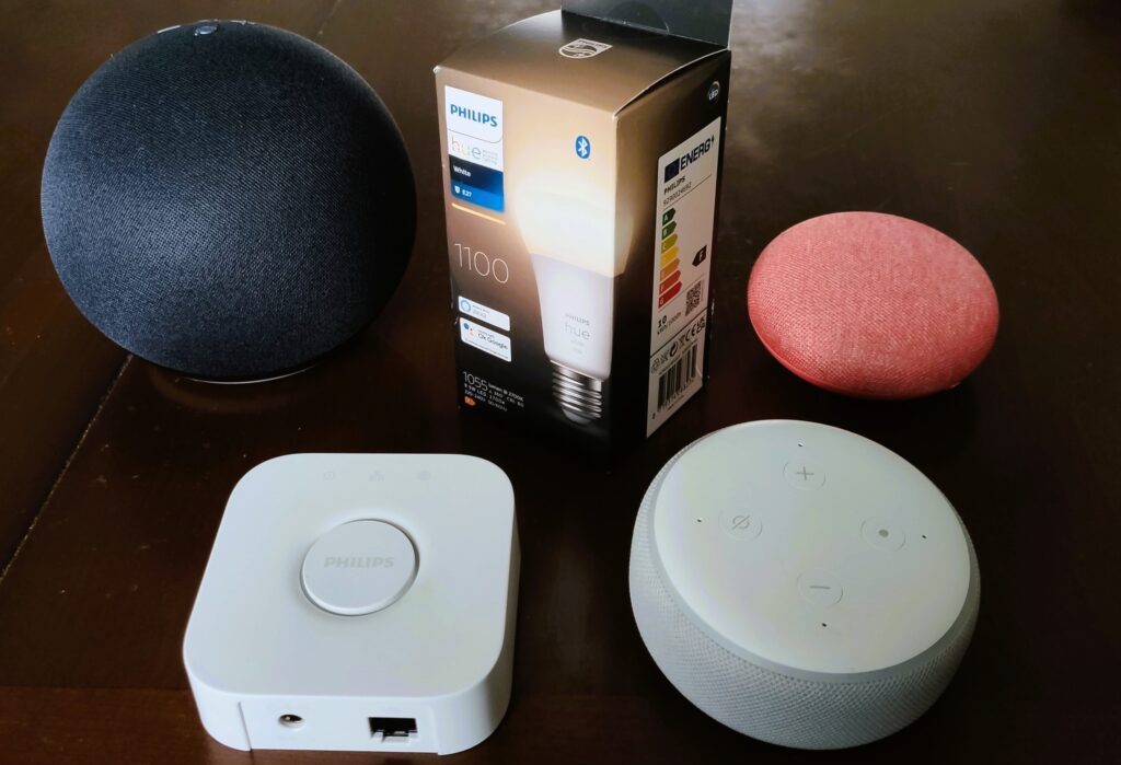 Govee Striscia LED, Smart WiFi RGB Compatibile con Alexa e Google  Assistant, App Controllato Musica, Multicolore per casa, Bar, Festa, 12V 5m