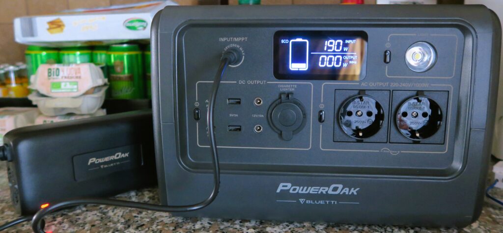 Ricarica generatore solare portatile Bluetti EB70 mediante rete elettrica