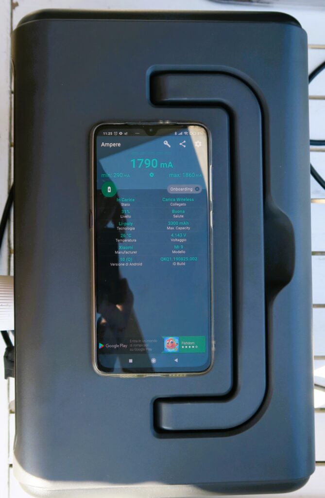 Ricarica wireless dello smartphone mediante Bluetti EB70