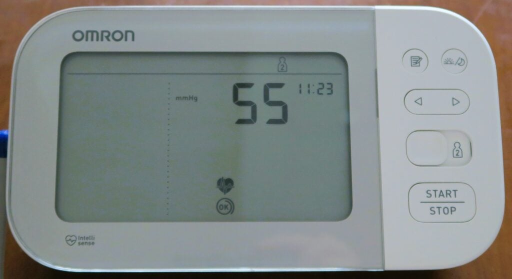 Misurazione della pressione arteriosa con Omron X7 Smart